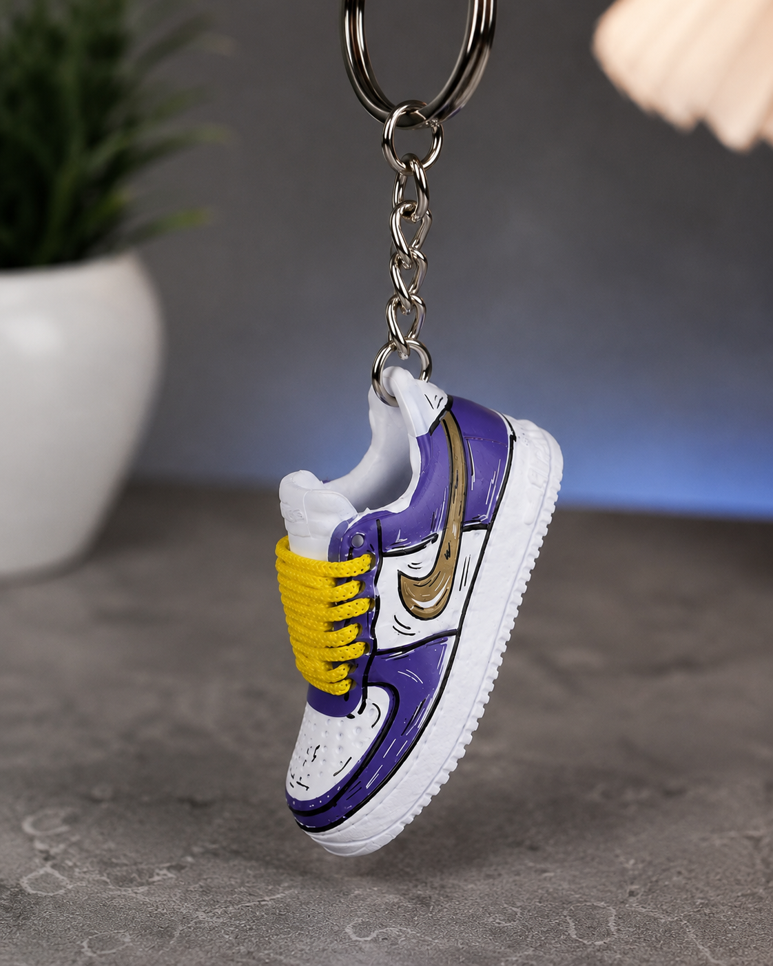 Schlüsselanhänger Nike Air Force 1 Lila/Gelb – 3D Mini Sneaker | Geschenkidee