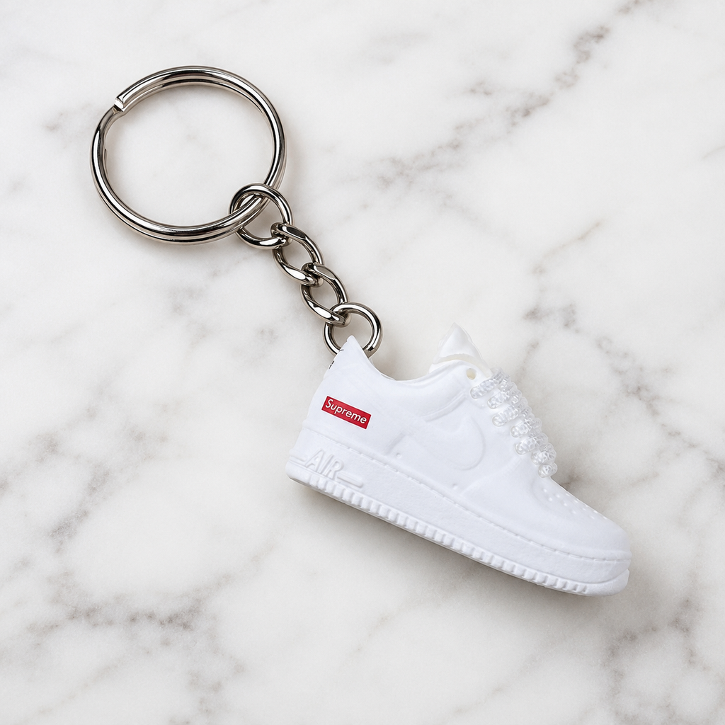 Schlüsselanhänger Nike Air Force 1 x Supreme Weiß – 3D Mini Sneaker | Geschenkidee