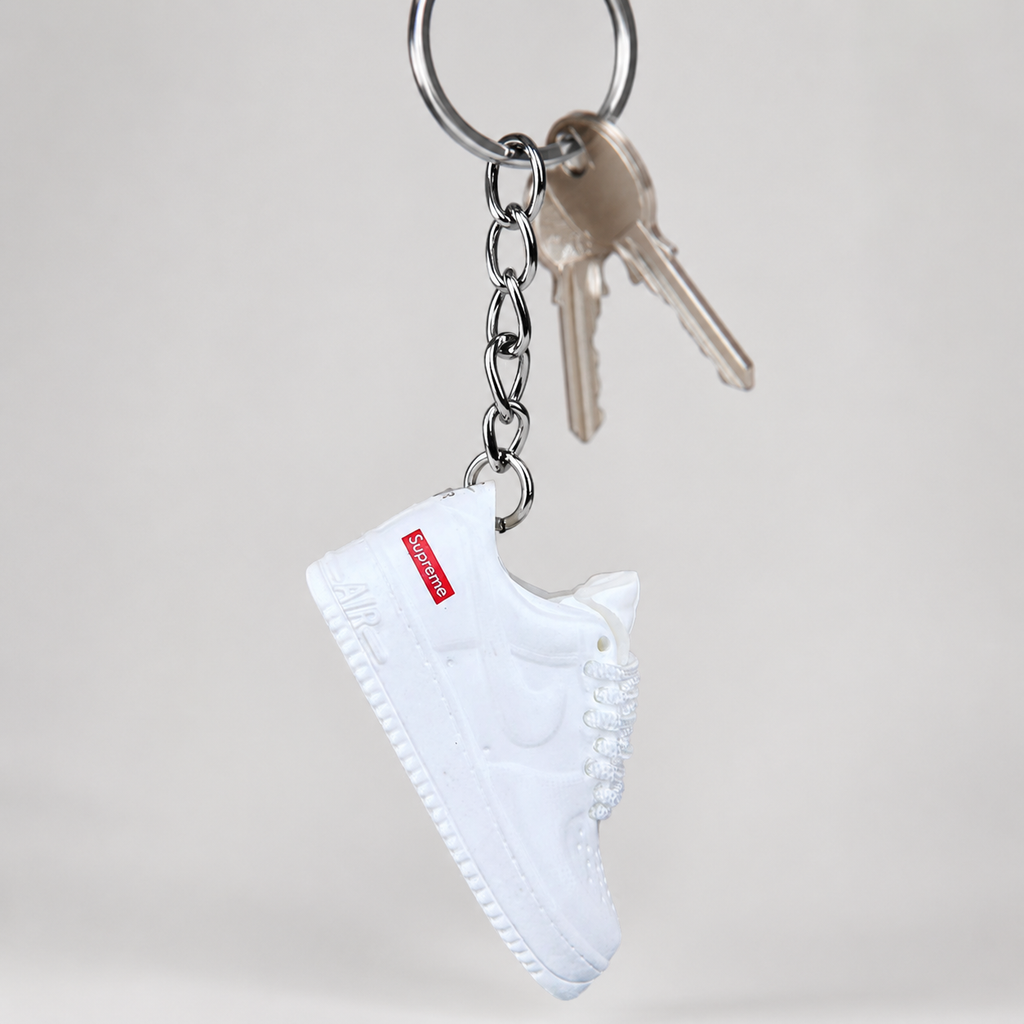 Schlüsselanhänger Nike Air Force 1 x Supreme Weiß – 3D Mini Sneaker | Geschenkidee