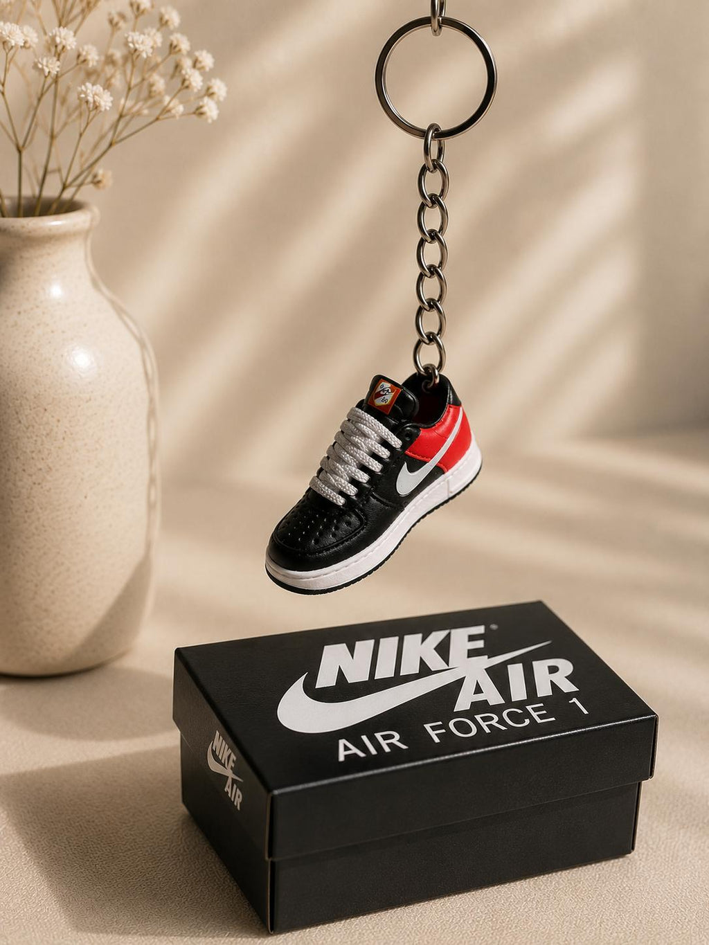 Schlüsselanhänger Nike Air Force 1 Schwarz/Rot – 3D Mini Sneaker | Geschenk für Sneakerheads