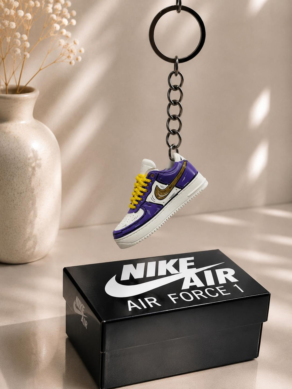 Schlüsselanhänger Nike Air Force 1 Lila/Gelb – 3D Mini Sneaker | Geschenkidee