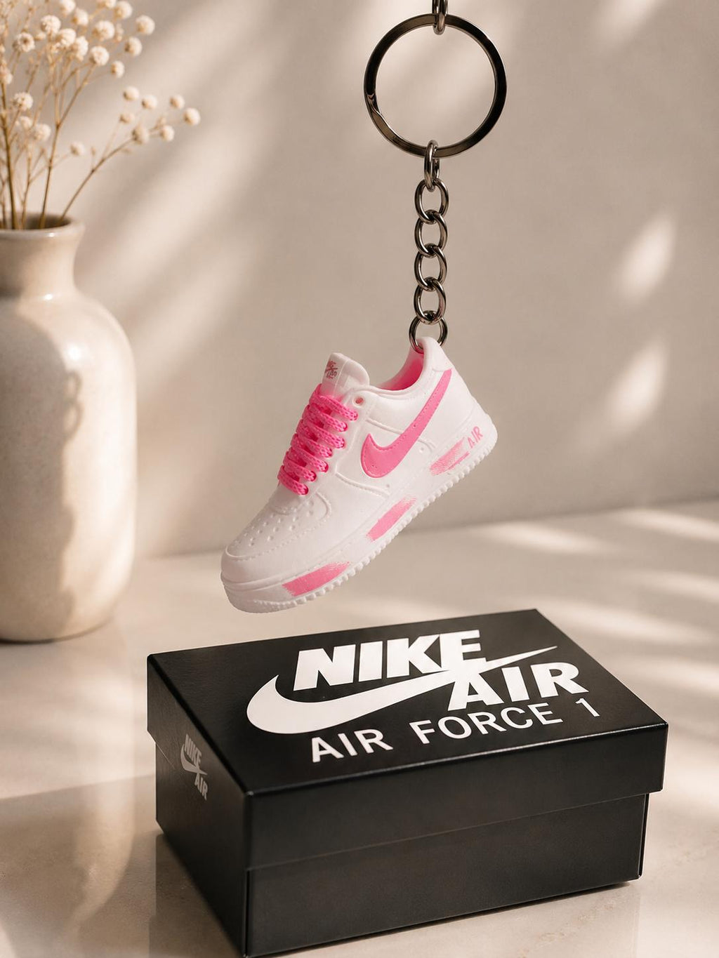 Schlüsselanhänger Nike Air Force 1 Weiß/Pink – 3D Mini Sneaker | Geschenk für Freundin